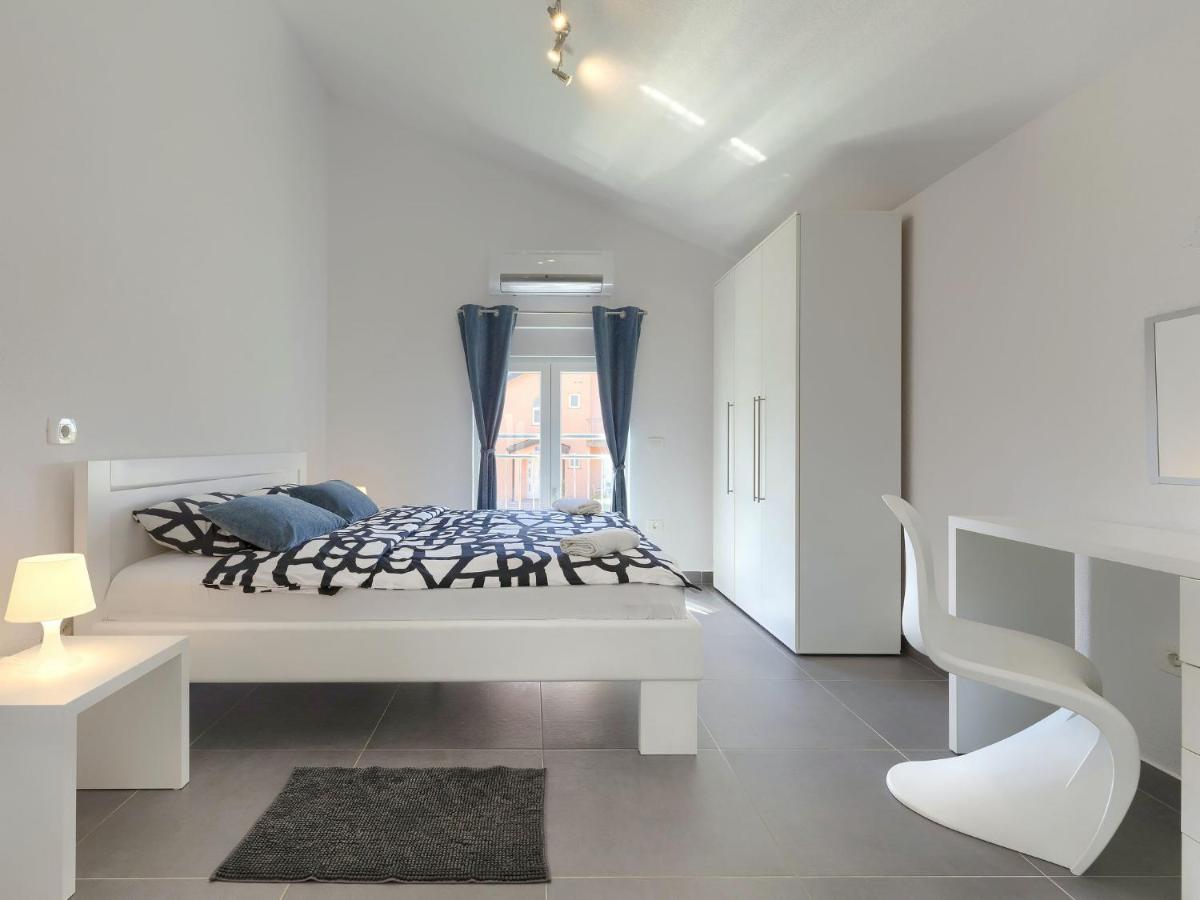 Holiday Home Villa Gocci By Interhome Kmeti エクステリア 写真