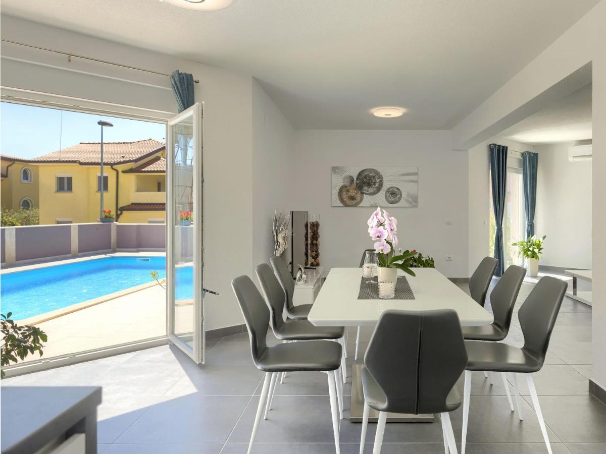 Holiday Home Villa Gocci By Interhome Kmeti エクステリア 写真