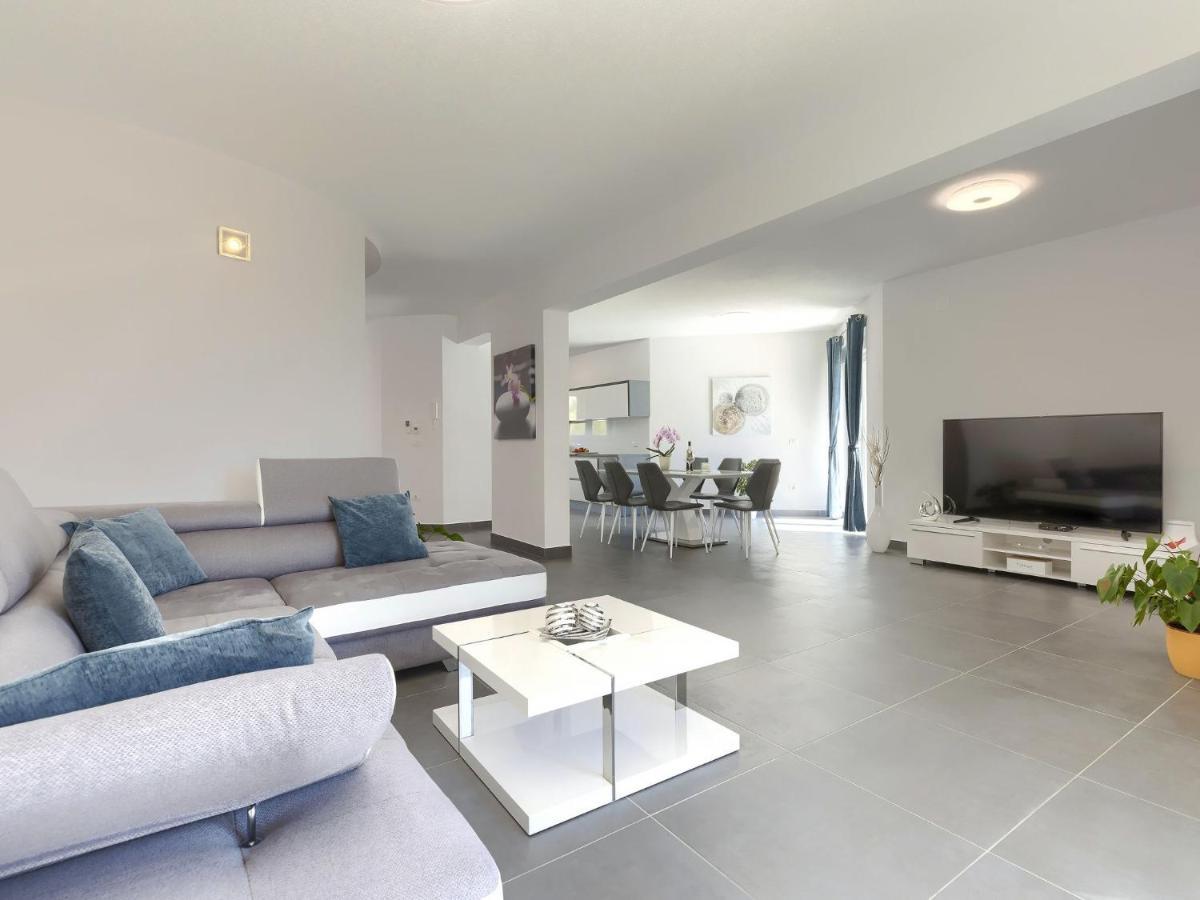 Holiday Home Villa Gocci By Interhome Kmeti エクステリア 写真