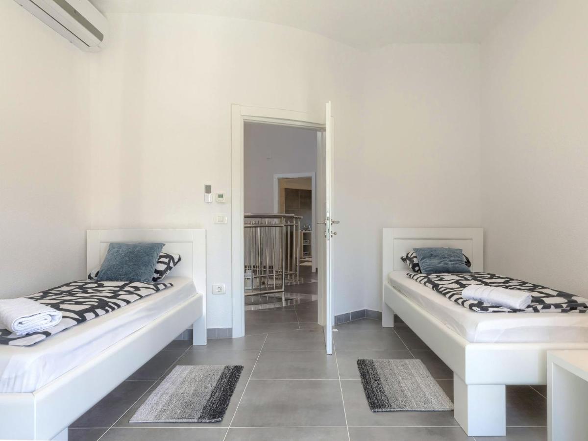 Holiday Home Villa Gocci By Interhome Kmeti エクステリア 写真