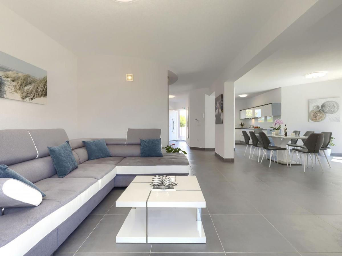 Holiday Home Villa Gocci By Interhome Kmeti エクステリア 写真