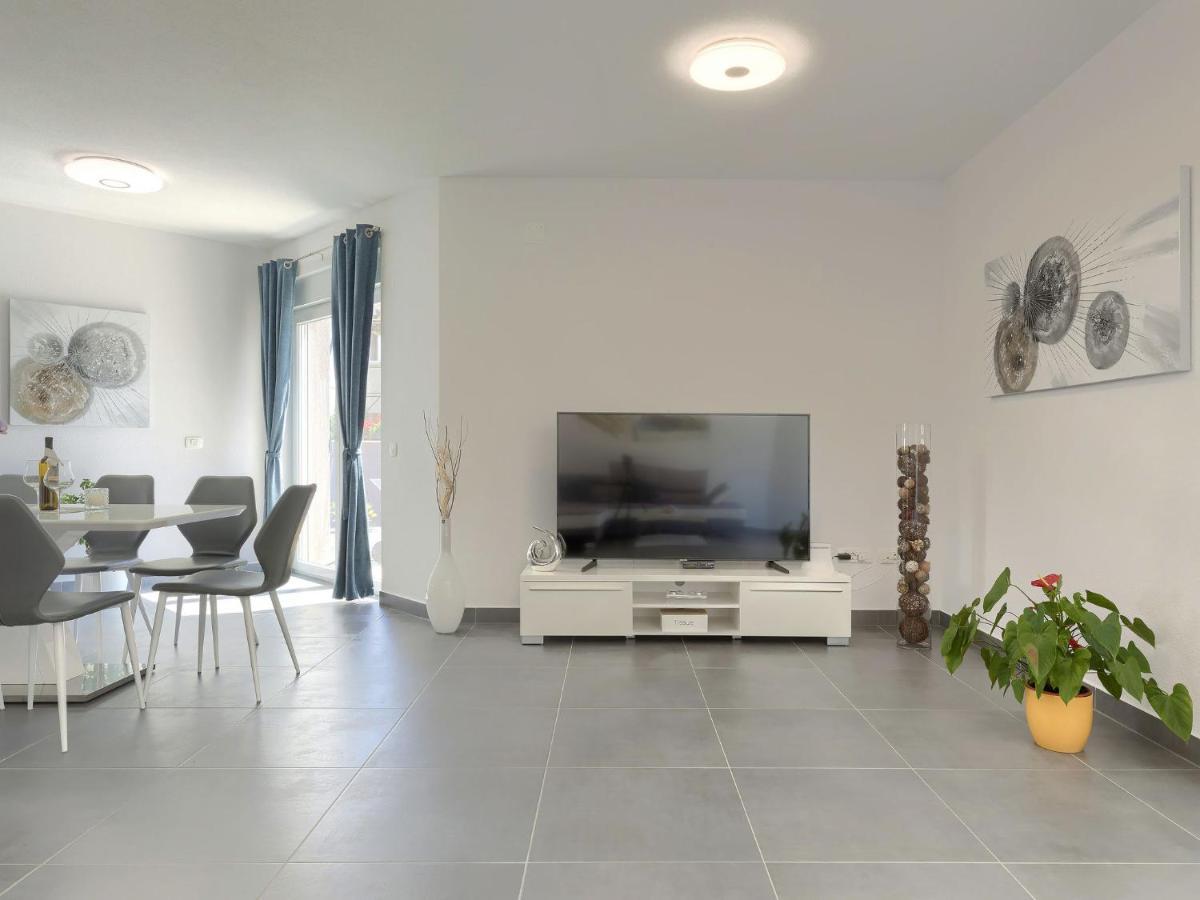Holiday Home Villa Gocci By Interhome Kmeti エクステリア 写真