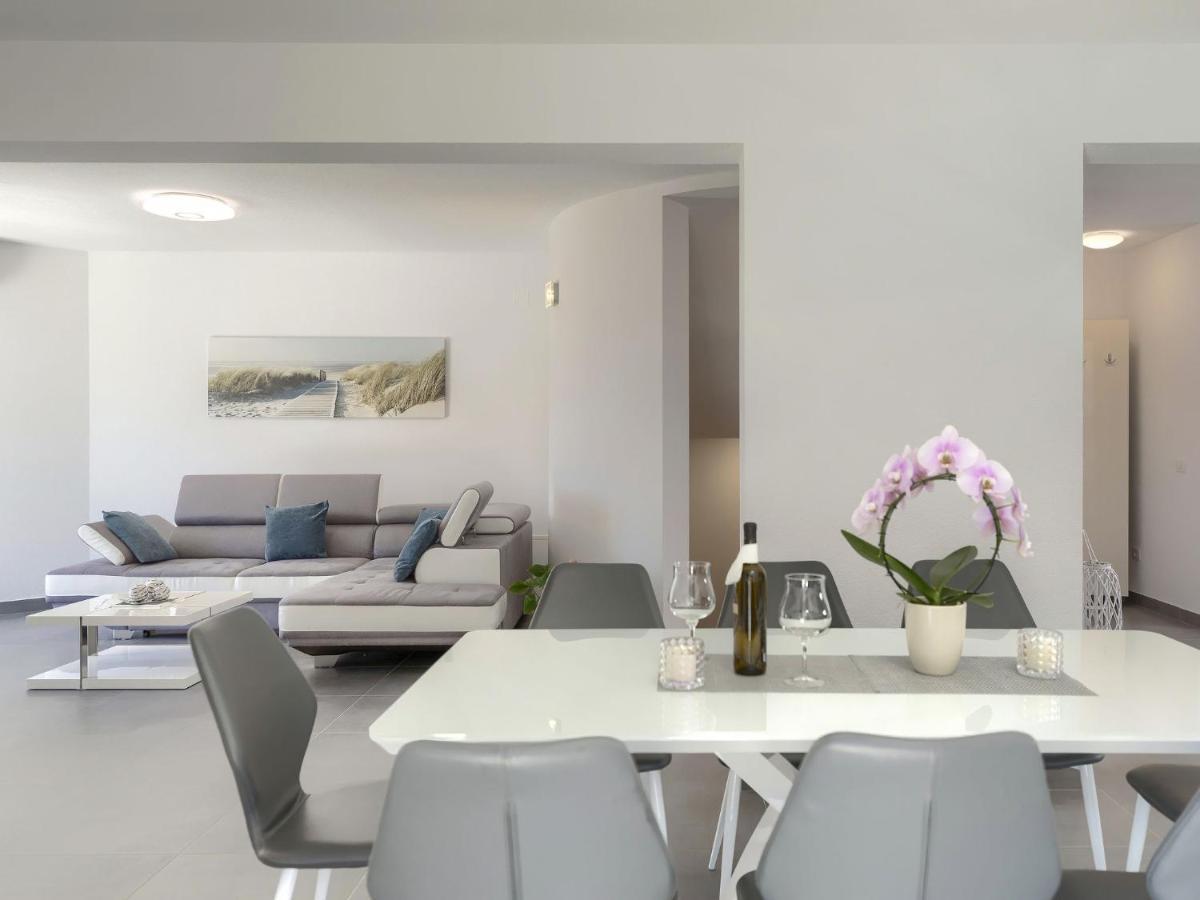 Holiday Home Villa Gocci By Interhome Kmeti エクステリア 写真
